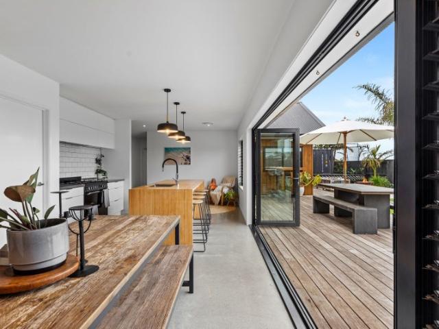 Five Bed Family Home in Palm Springs!
