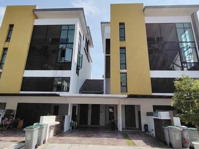 LG Townhouse Cempakaseri 2 Kota Seriemas Nilai FREEHOLD