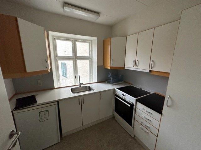 Ældre 1. sals lejlighed centralt i Odense