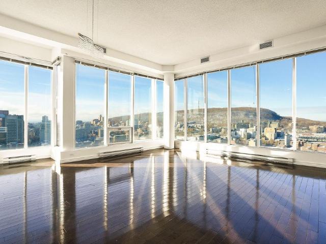 Le 400 Sherbrooke Ouest is located a few steps away from Montreal's Quartier des Spectacles