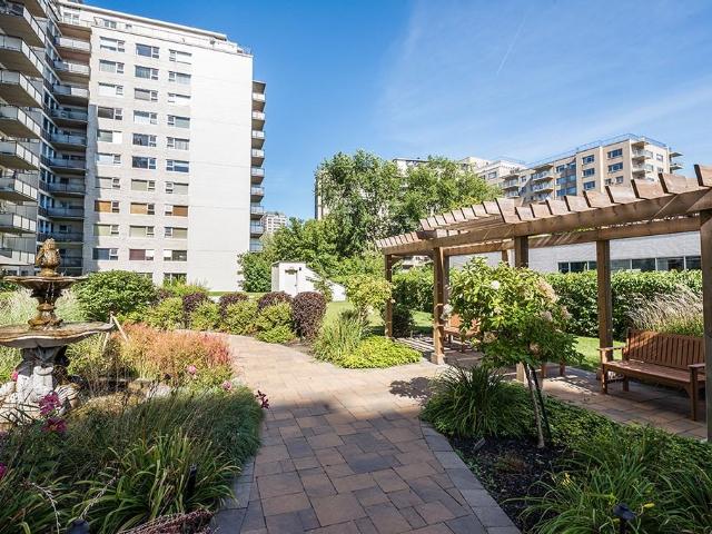 Le 4300 2 Bedroom Apartment for Rent at 4300 Boul De Maisonneuve O, Westmount, QC H3Z 1K8