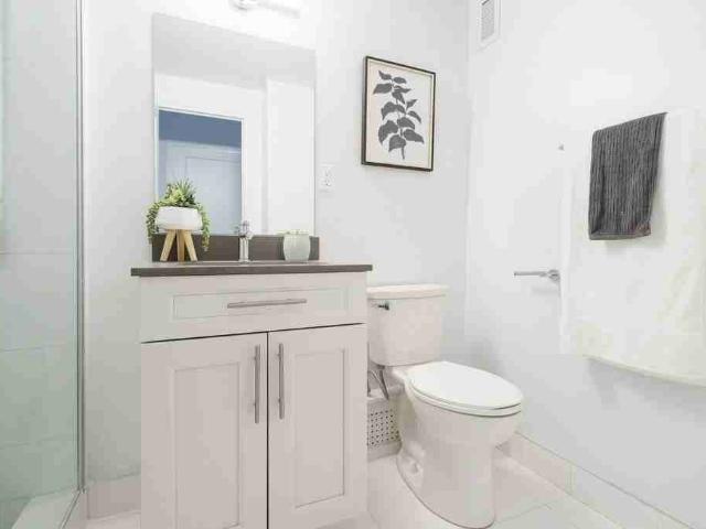 Le 4300 3 Bedroom Apartment for Rent at 4300 Boul De Maisonneuve O, Westmount, QC H3Z 1K8