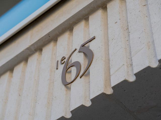 Le 65