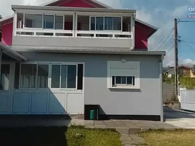 Le Tampon 97430 Achat / Vente maison 4 pièces t4 au dernier étage balcon