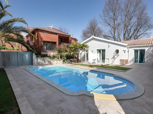 LE TEICH VILLA 236 M² COMPOSE D'UNE MAISON PRINCIPALE DE 166M2 ET D'UNE MAISON ATTENANTE INDEPENDANTE DE 70 M2, PISCINE, DEUX GARAGES