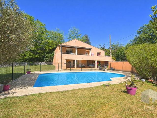 LE TEIL, maison de 160 m2 avec piscine