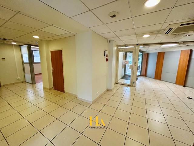 Le Teil Local commercial 4 bureaux 164 m2 162m² Le Teil
