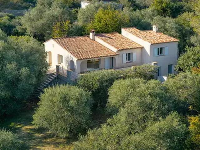 Le Tignet 06530 Achat / Vente maison 8 pièces t8 au dernier étage terrasse