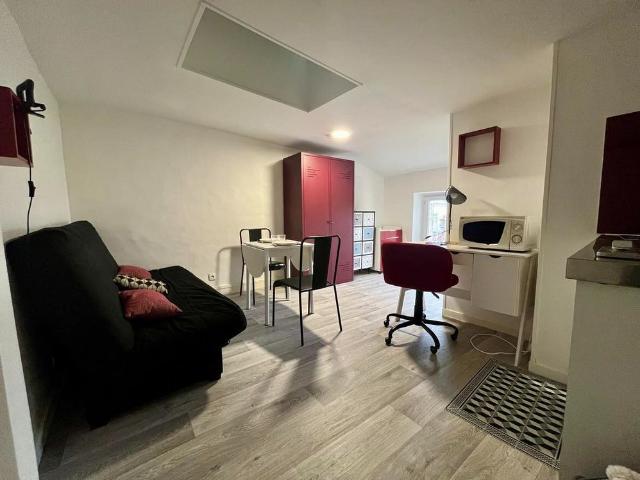 'LE TOP SAINT PIERRE Location Appartement poitiers: 17.37 m2