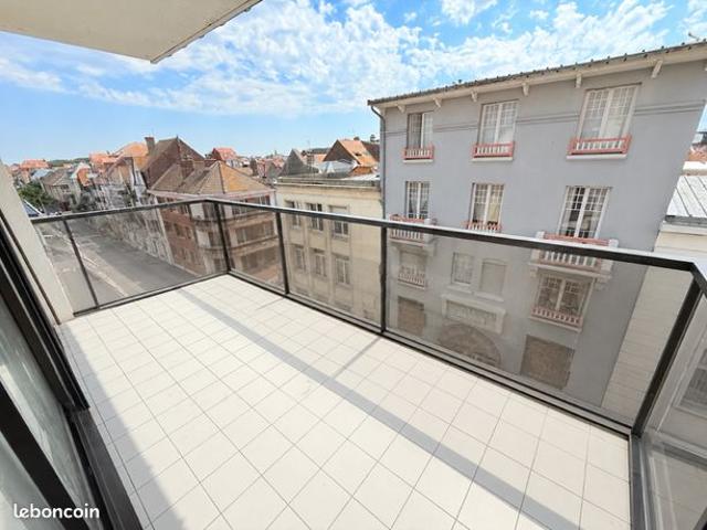 Le Touquet, au pied des commerces et de la plage superbe 2 pièces, balcon plein sud, cave