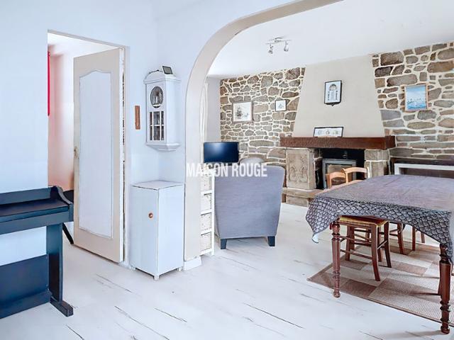 Le Tronchet centre: Maison familiale en pierre