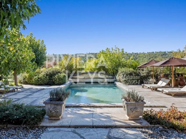 LE VAL PROCHE COTIGNAC: Bastide en pierre du XVIIIᵉ siècle. 500m² Cotignac