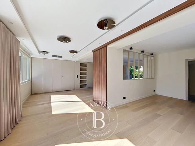 Le Vésinet, Maison 5 Chambres 212 m² en location