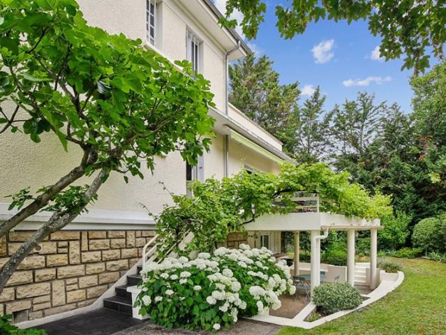 LE VESINET 15 MN RER ET CENTRE VILLE MAISON FAMILIALE 5 CHAMBRES LUMINEUSE TERRAIN 404 M²
