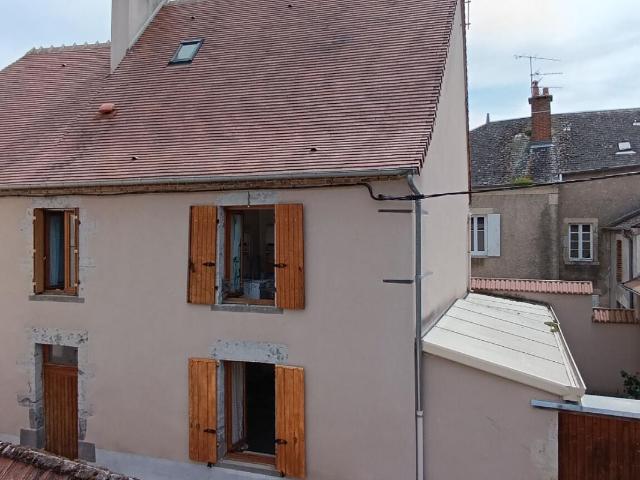 LE VEURDRE MAISON DE BOURG 180 M2, STUDIO, TERRAIN + GARAGE