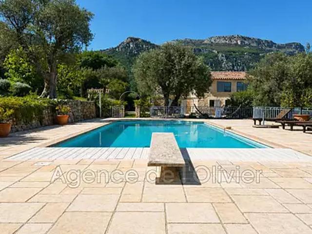 Le Bar sur Loup 06620 Achat / Vente maison 5 pièces t5 piscine parking