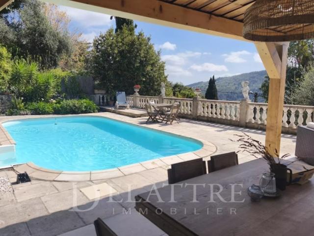 Le Bar sur Loup A pied au village !