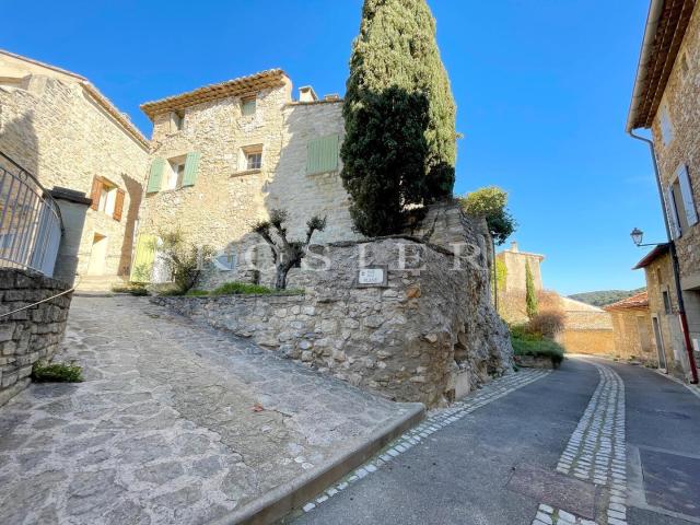 Le Barroux Maison de village à rénover 270m² Le Barroux