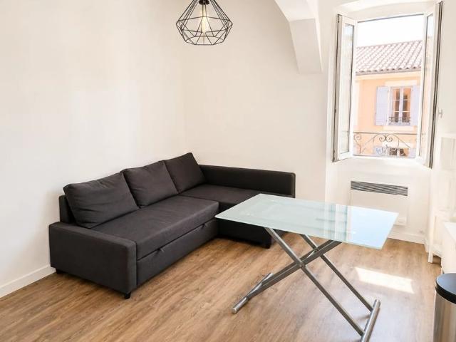 LE BEAUSSET – T2 DUPLEX 33 m² – CENTRE VILLE