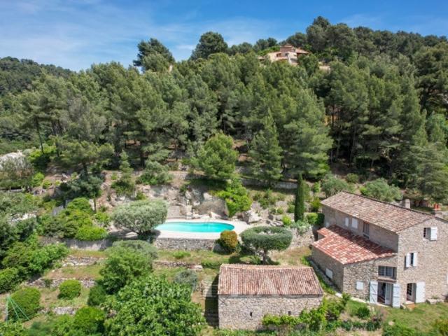Le Beausset Bastide en pierres à 15min des plages