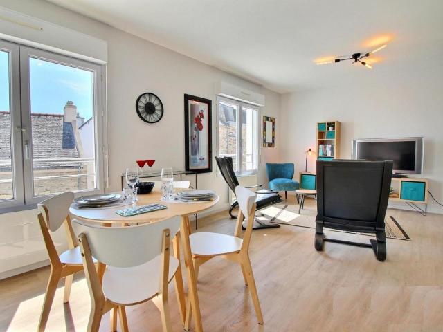 LE BONO, exclusivité MOCQUARD immobilier. Bel appartement rénové et lumineux au cœur du Bono