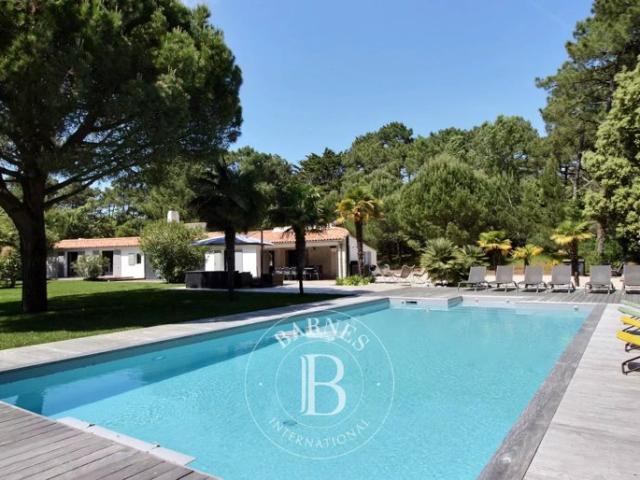 EXCLUSIVITÉ ILE DE RÉ LE BOIS PLAGE 5 CHAMBRES PISCINE GRAND TERRAIN