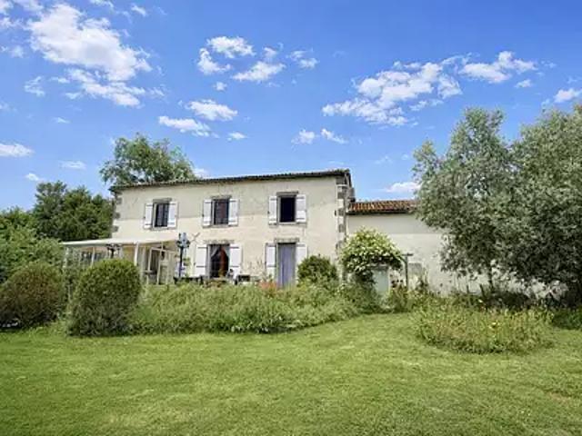 Le Bouchage 16350 Achat / Vente maison 7 pièces t7 terrasse cave