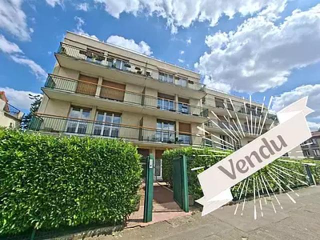 Le Bourget 93350 Achat / Vente appartement 3 pièces t3 au dernier étage parking