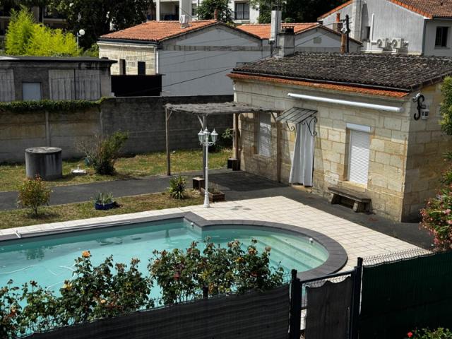 LE BOUSCAT Magnifique Maison de 85 m2 avec Piscine Pool