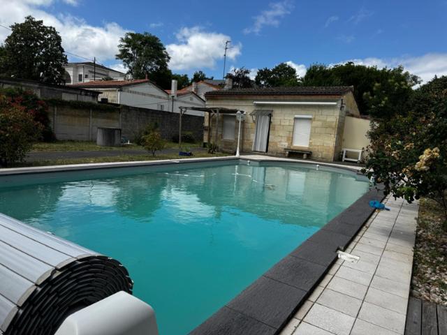 LE BOUSCAT Magnifique Maison de 85 m2 avec Piscine Pool