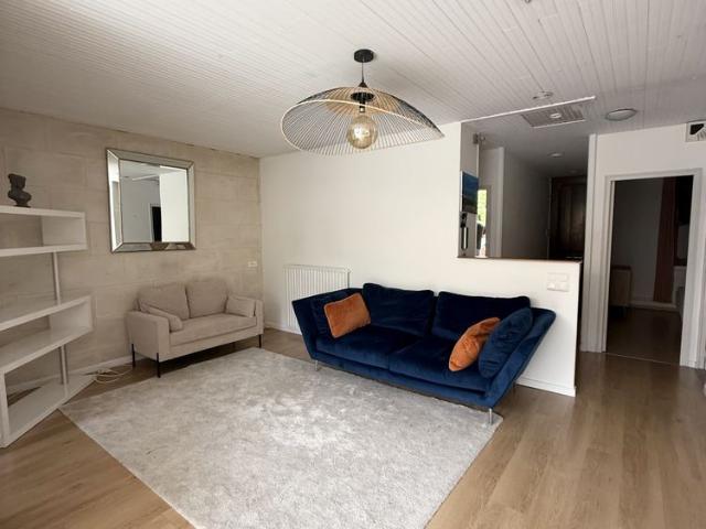LE BOUSCAT CENTRE: ADORABLE ECHOPPE DOUBLE RENOVEE DE TYPE 4 AVEC JARDIN ET DEPENDANCE