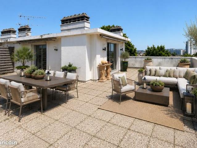 LE BOUSCAT SUBLIME APPARTEMENT DARCHAND DE 185 m2 AU DERNIER ÉTAGE AVEC TERRASSE DE 150 m2, LARGES BALCONS, ASCENSEUR ET PARKING