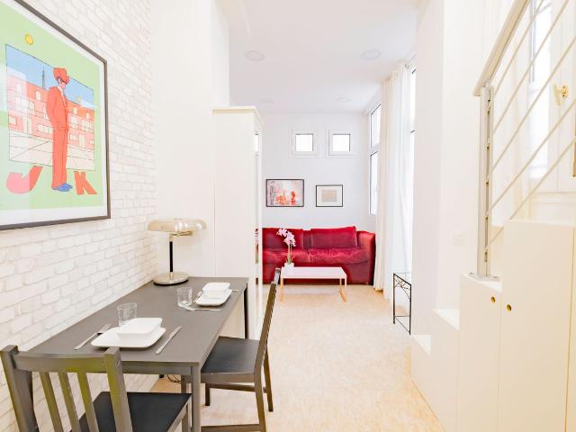 Le Brézin >•  Peaceful / Close to Metro and Shops, Paris Amsterdam Apartments for Rent
