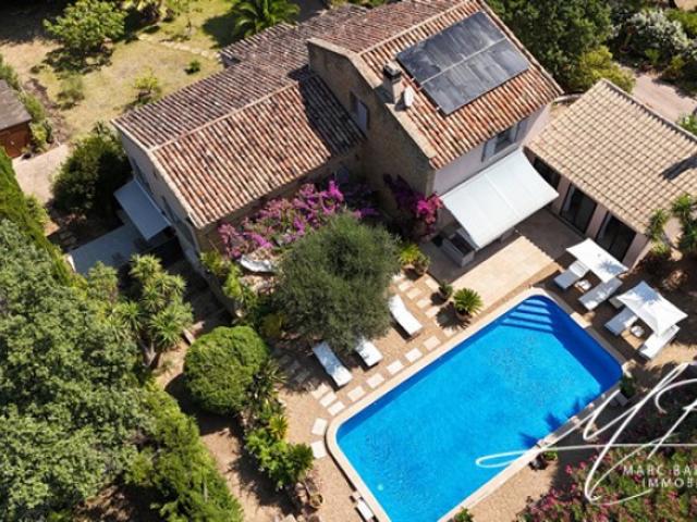 LE BRUSC VILLA 172 M2 8 Pièces 4 chambres