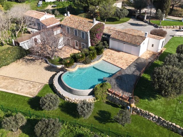LE BRUSC MAISON DE CHARME AVEC PISCINE PROXIMITÉ MER ET