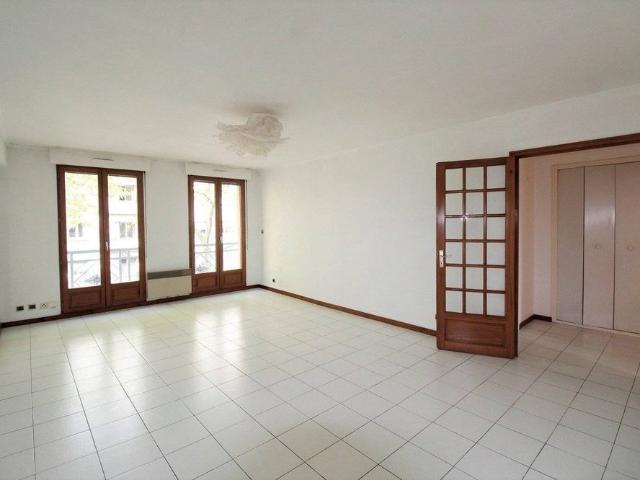 Le Busca, T3 de 80 m² avec balcon et parking