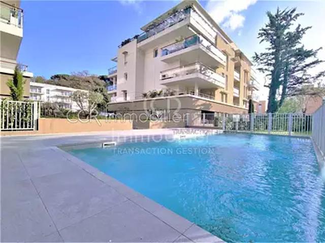 Le Cannet 06110 Achat / Vente appartement 2 pièces t2 au dernier étage
