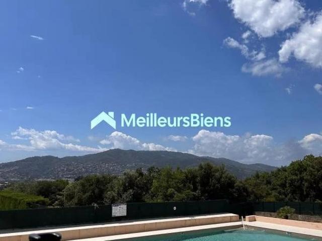 Le Cannet: 2 pièces de 42 m2 à rénover dans résidence sécurisée avec piscine