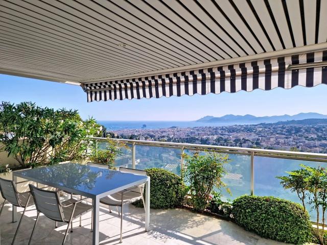 Le Cannet Collines Grand Appartement T4 Traversant Plein. 147m² Le Cannet