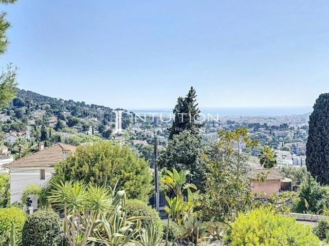 Le Cannet Collines: Vaste appartement à rénover avec vue mer panoramique