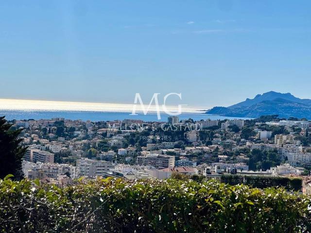 Le Cannet – Collines – Vue Mer Exceptionnelle – 70m2 De Terr. 97m² Le Cannet