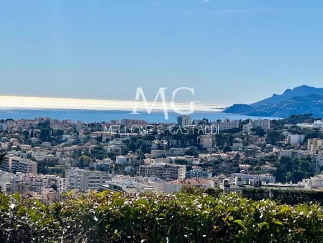 LE CANNET – COLLINES – VUE MER EXCEPTIONNELLE – 70m2 DE TERRASSE