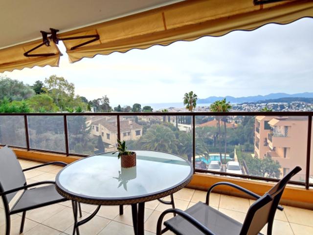LE CANNET à vendre 3 pièces 87 m2 vue mer terrasse garage et