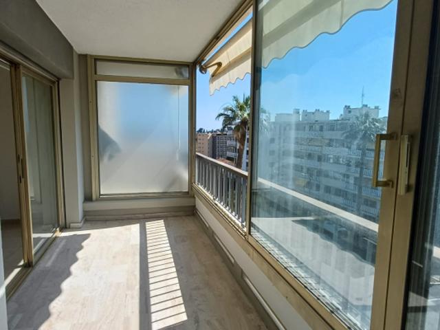 LE CANNET à vendre 2 pièces 49 m2 en étage élevé avec cave