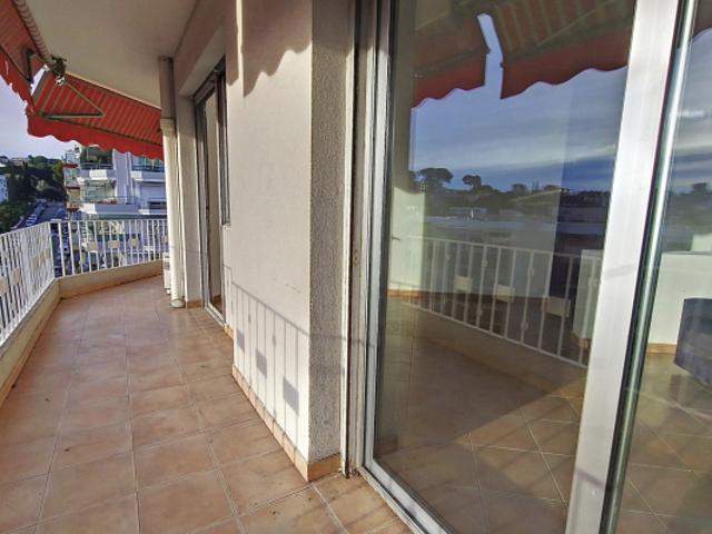 LE CANNET à vendre studio de 34 m2 avec terrasse de 14 m2 en