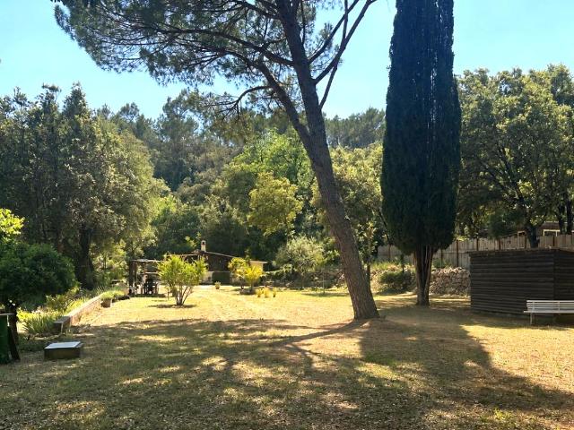 LE CANNET DES MAURES Terrain plat 770 m2 avec cabanon