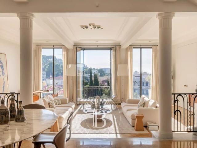 LE CANNET HÔTEL PARTICULIER AU COEUR DU QUARTIER RESIDENTIEL