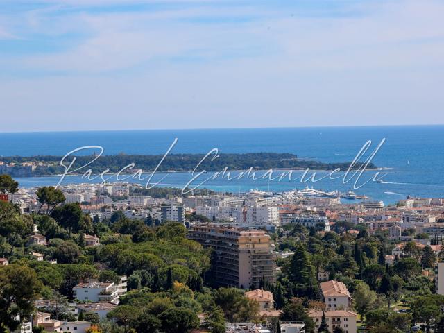 Le Cannet les Collines appartement de type T4 au dernier. 118m² Le Cannet