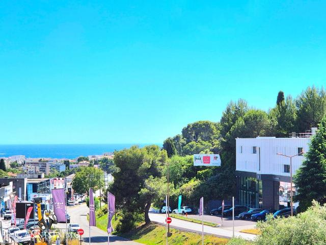 Le Cannet limite Cannes un vrai grand 3P Bel aperçu mer cav. 70m² Le Cannet
