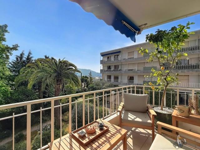 LE CANNET MONT JOLI APPARTEMENT 4 PIÈCES ENTIÈREMENT RÉNOVÉ TERRASSE